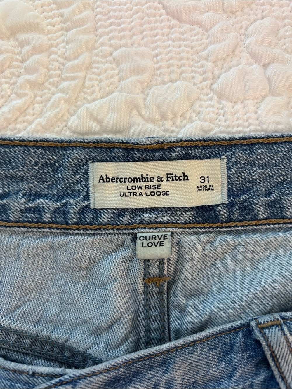 Abercrombie Curve Love Low Rise Ultra Loose Jean - Medium Wash - Picture 2 of 5